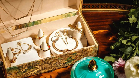 Mastering Elegance: A Comprehensive Guide to Selecting and Personalizing Your Perfect Jewelry Box